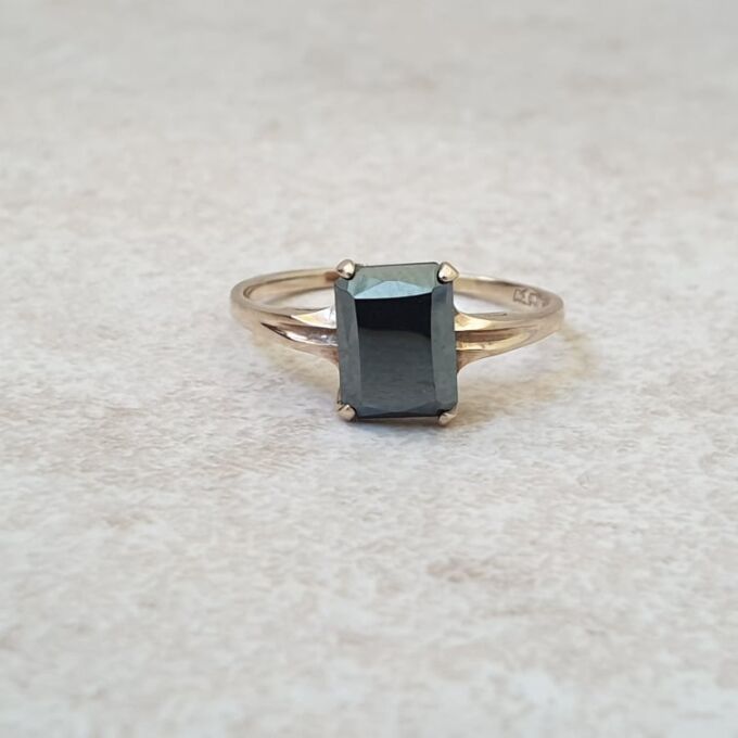 Hematite Solitaire Ring in 10ct Gold