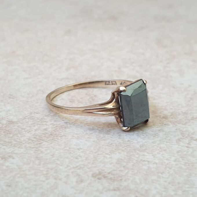 Hematite Solitaire Ring in 10ct Gold