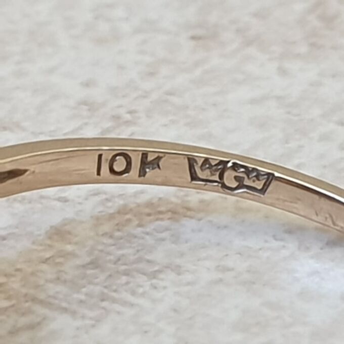 Hematite Solitaire Ring in 10ct Gold