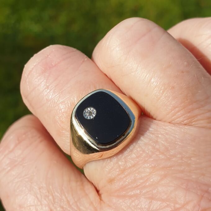 Onyx Signet Ring in 9ct Gold