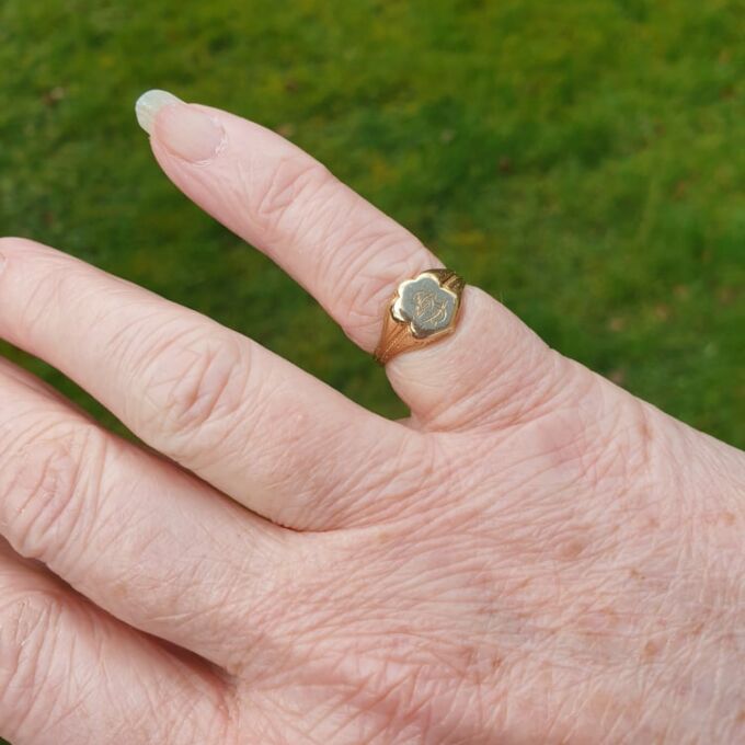 Tiny Antique Signet Ring in 18ct Gold