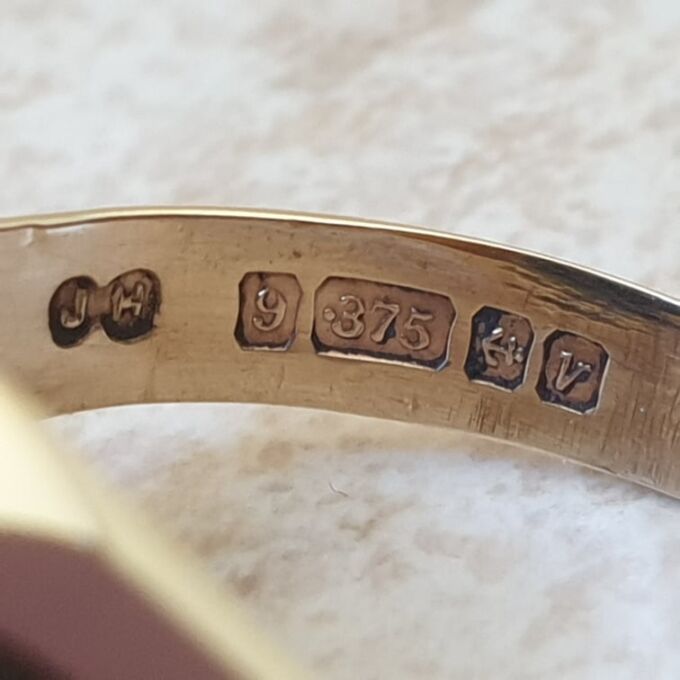 Onyx Signet Ring in 9ct Gold