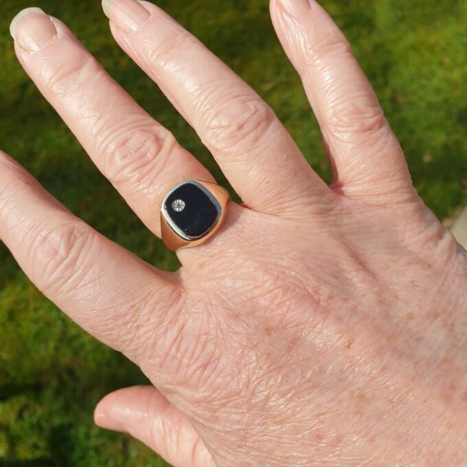 Onyx Signet Ring in 9ct Gold