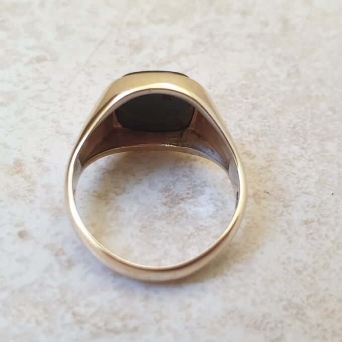 Onyx Signet Ring in 9ct Gold