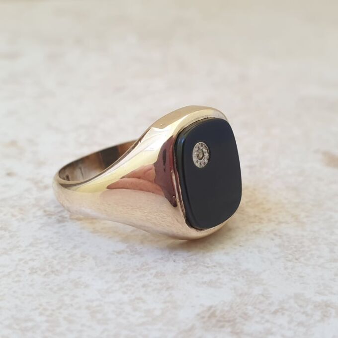 Onyx Signet Ring in 9ct Gold