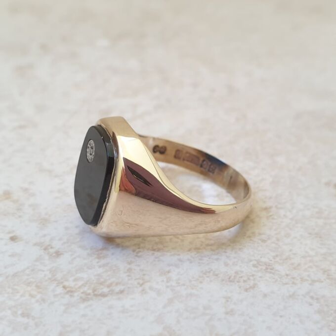 Onyx Signet Ring in 9ct Gold