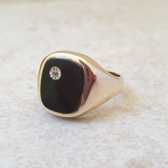Onyx Signet Ring in 9ct Gold