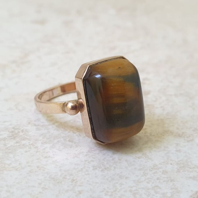 Unusual Tigers Eye Ring in 9ct Gold