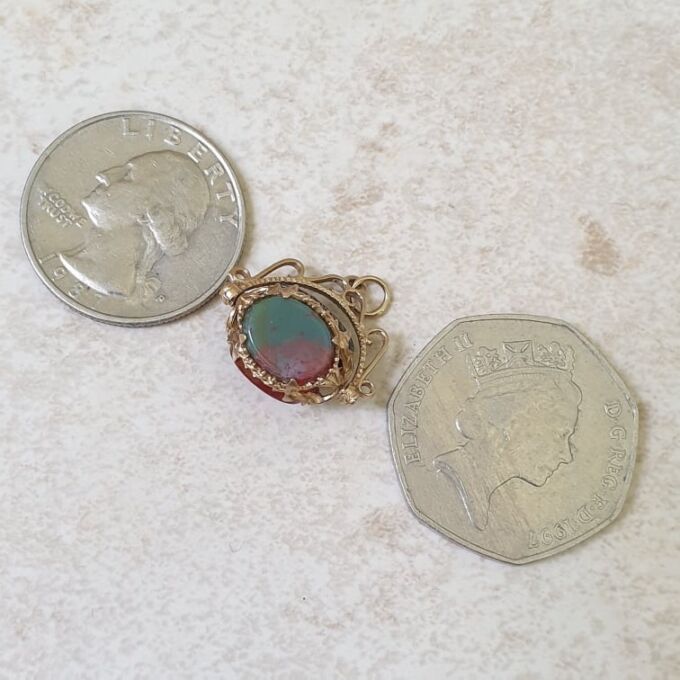 Small Three Stone Spinner Pendant in 9ct Gold