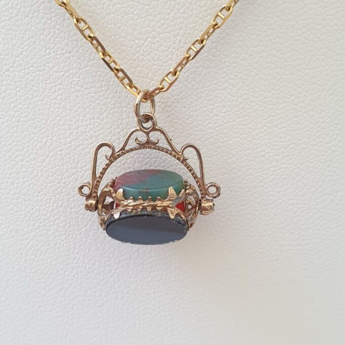 Small Three Stone Spinner Pendant in 9ct Gold