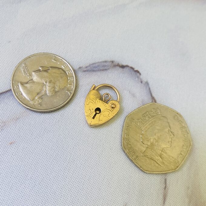 Small Heart Padlock in 9ct Gold