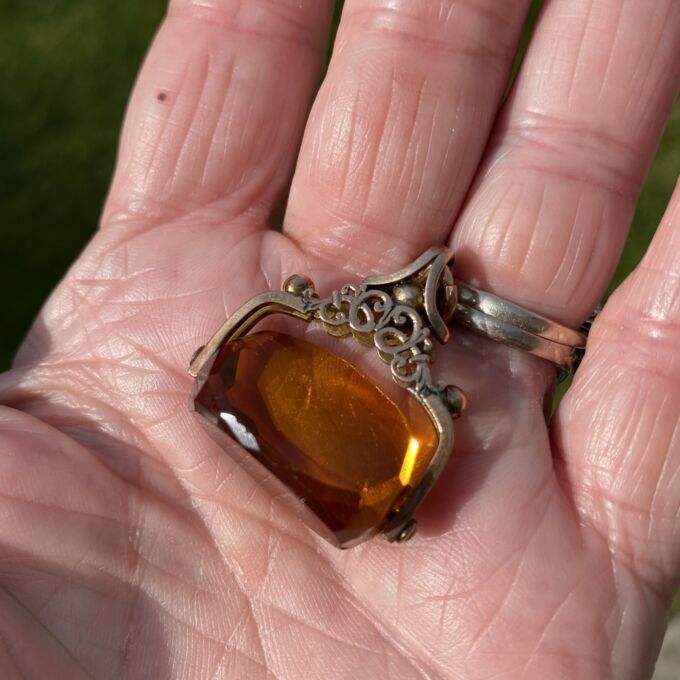 Antique Swivel Spinner Fob in 9ct Gold