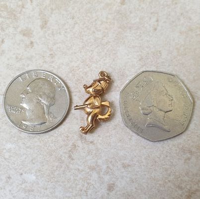 Cartoon Gun Dog in 9ct Gold