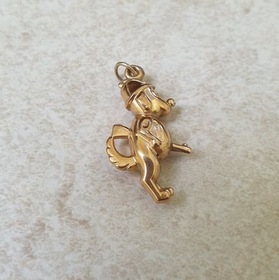 Cartoon Gun Dog in 9ct Gold