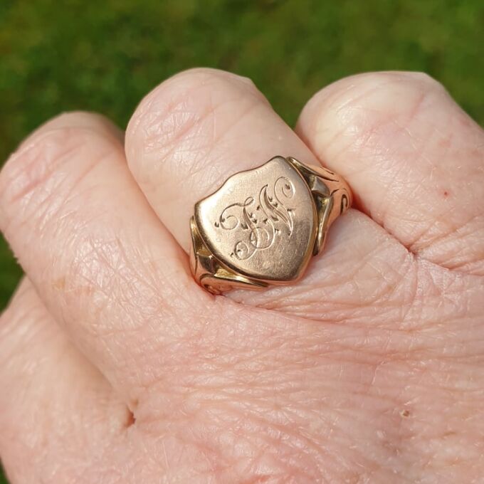 Edwardian Shield Signet Ring in 9ct Rose Gold