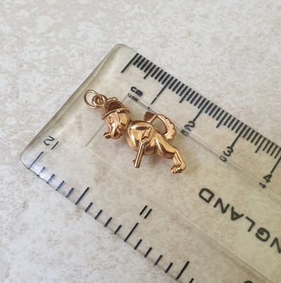 Cartoon Gun Dog in 9ct Gold