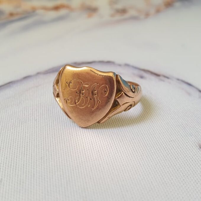 Edwardian Shield Signet Ring in 9ct Rose Gold