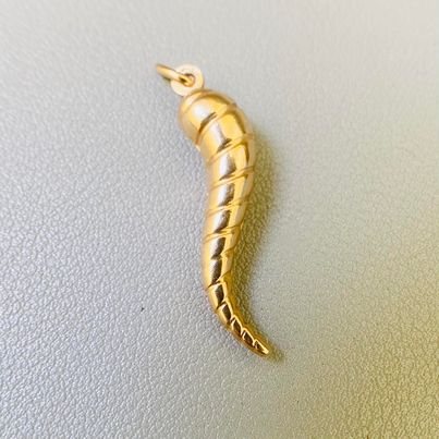 Twisted Italian Cornicello Horn in 9ct Gold