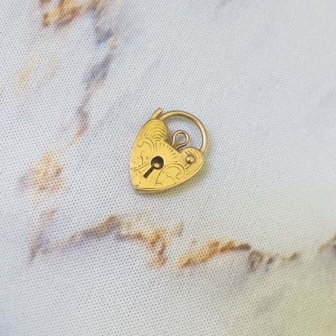 Small Heart Padlock in 9ct Gold