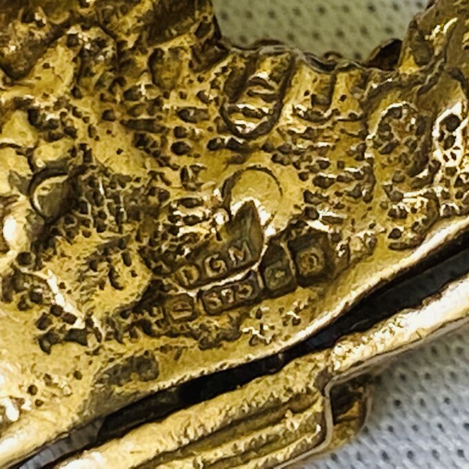 Opening Boot with Love Bird in 9ct Gold