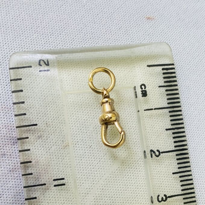 Tiny Albert Dog Clip in 9ct Gold