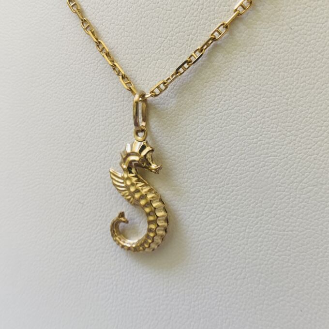Seahorse Pendant in 9ct Gold