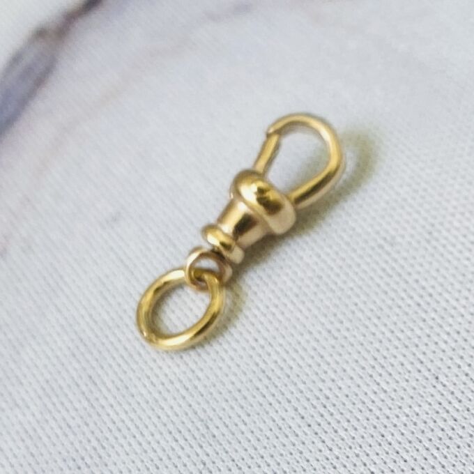 Tiny Albert Dog Clip in 9ct Gold