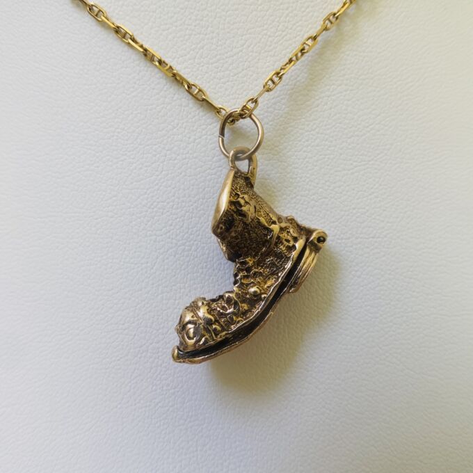 Opening Boot with Love Bird in 9ct Gold