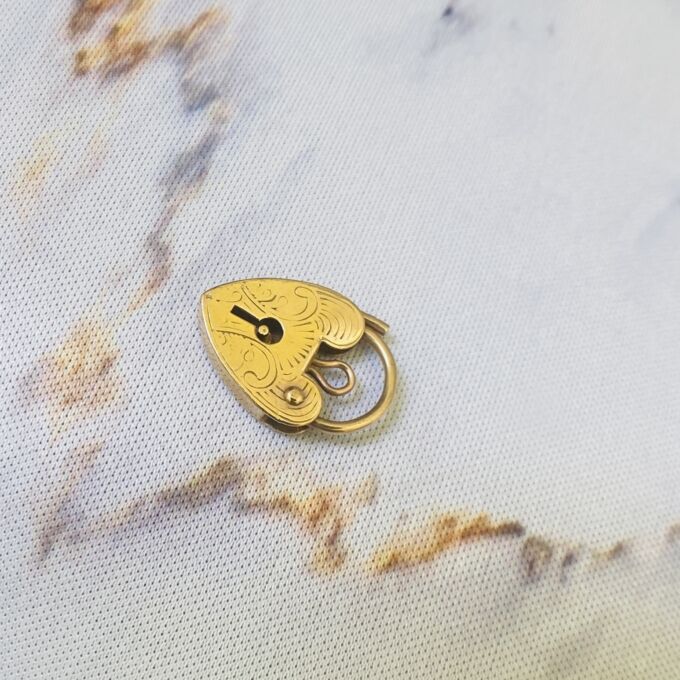 Small Heart Padlock in 9ct Gold