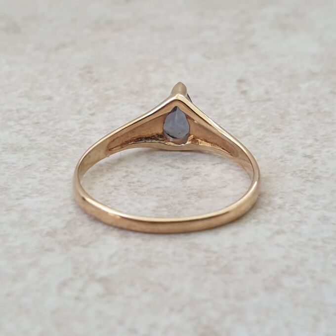 Pear Alexandrite in 18ct Gold