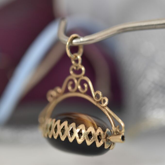 Onyx and Tigers Eye Spinning Pendant in 9ct Gold