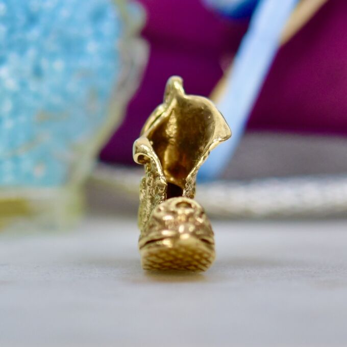 Opening Boot with Love Bird in 9ct Gold