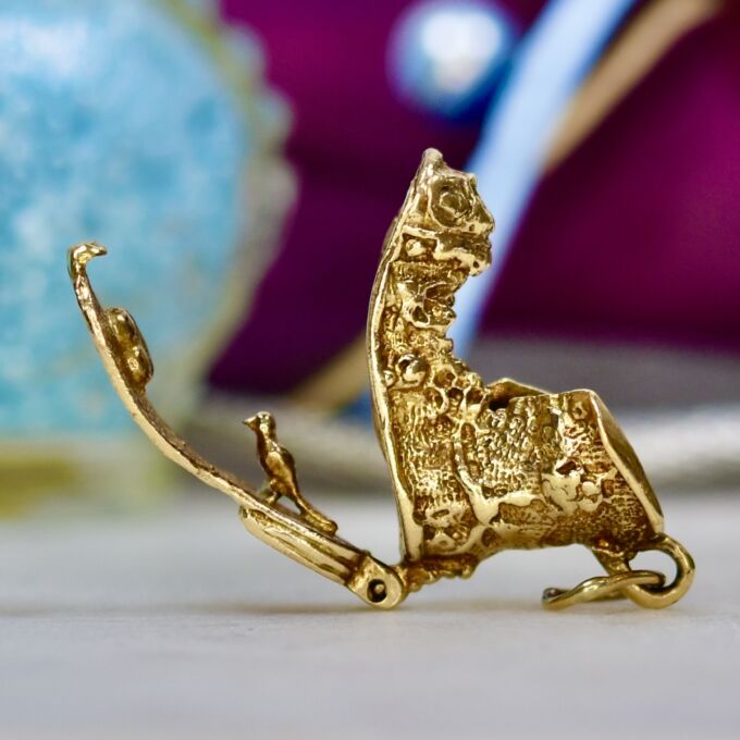 Opening Boot with Love Bird in 9ct Gold