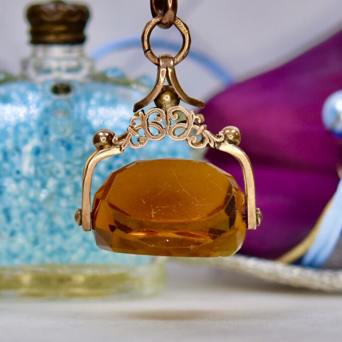 Antique Swivel Spinner Fob in 9ct Gold