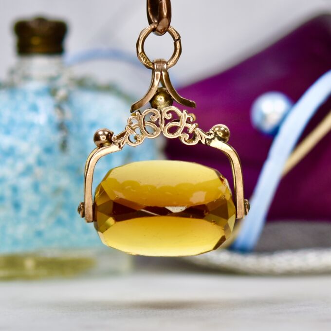 Antique Swivel Spinner Fob in 9ct Gold