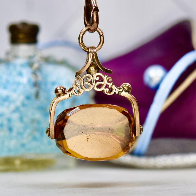 Antique Swivel Spinner Fob in 9ct Gold