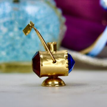 Railway Lamp Pendant in 9ct Gold