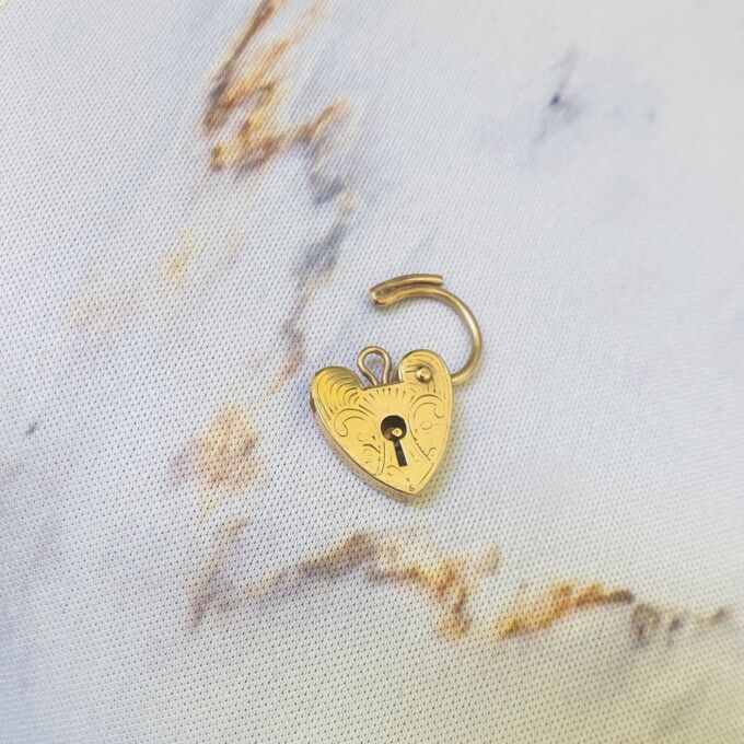 Small Heart Padlock in 9ct Gold