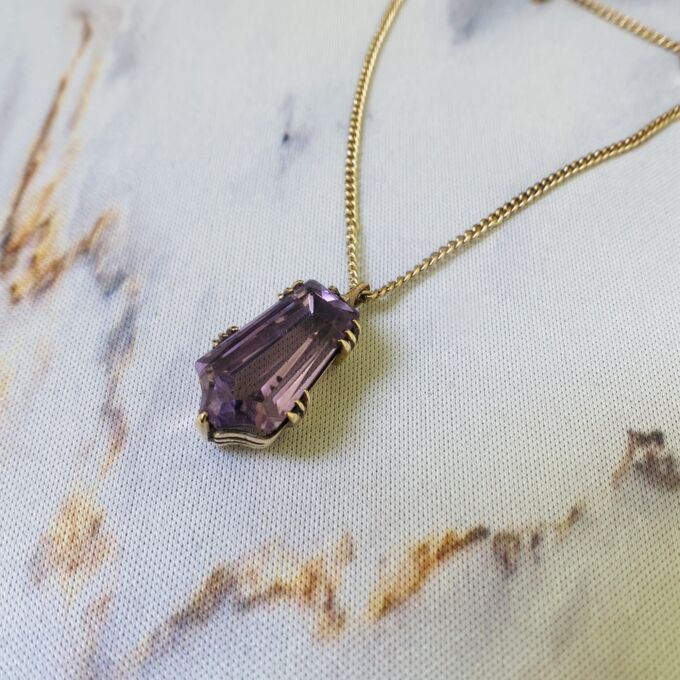 Coffin Cut Amethyst Pendant Necklace in 9ct Gold
