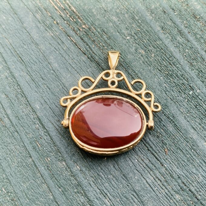 Carnelian & Onyx Spinning Pendant 9ct Gold