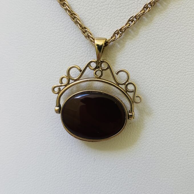 Carnelian & Onyx Spinning Pendant 9ct Gold