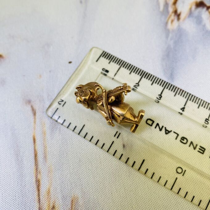 Top Cat Choo Choo Pendant in 9ct Gold