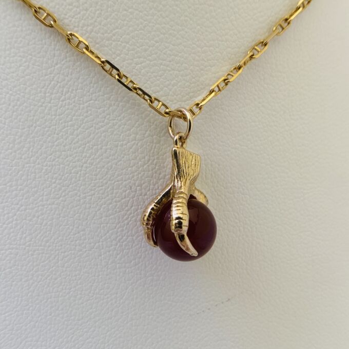 Small Carnelian Talon Charm Pendant in 9ct Gold