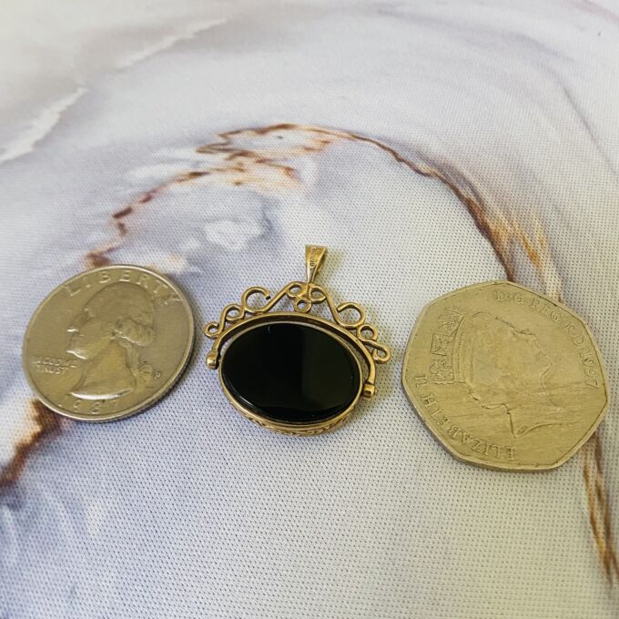 Carnelian & Onyx Spinning Pendant 9ct Gold