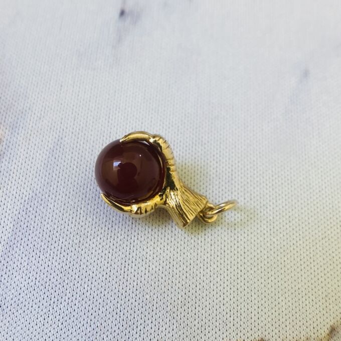 Small Carnelian Talon Charm Pendant in 9ct Gold