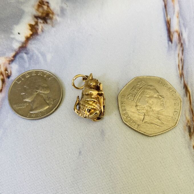 Cello Playing Cat Pendant in 9ct Gold