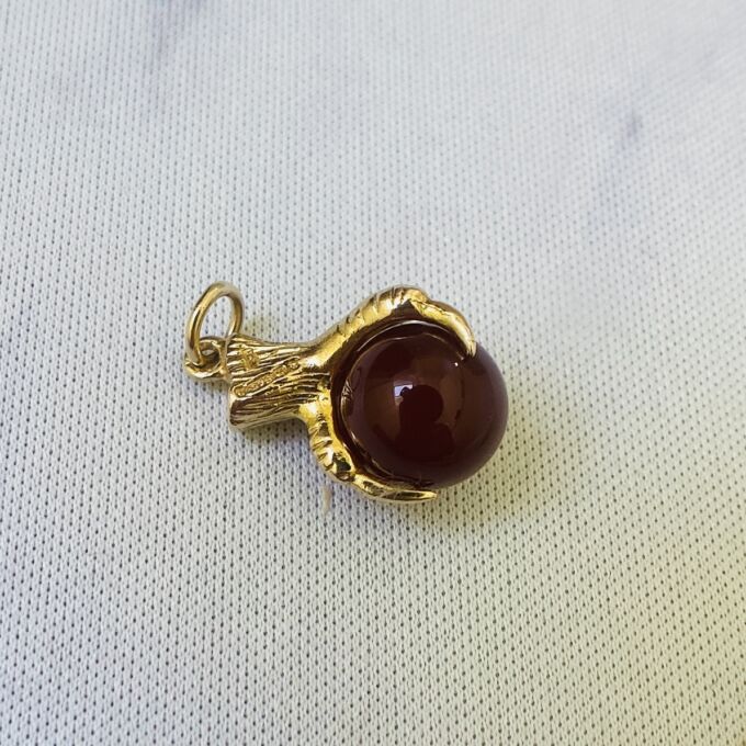 Small Carnelian Talon Charm Pendant in 9ct Gold