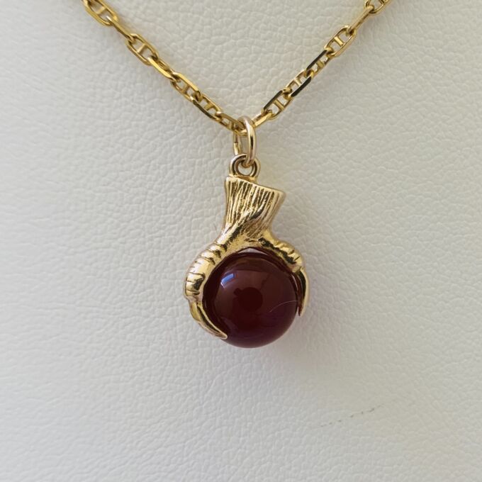 Small Carnelian Talon Charm Pendant in 9ct Gold