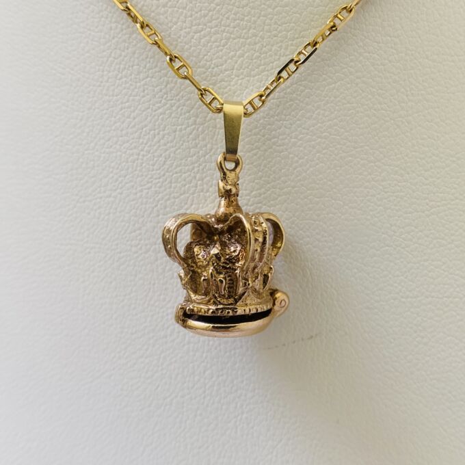 Opening Crown Pendant in 9ct Gold