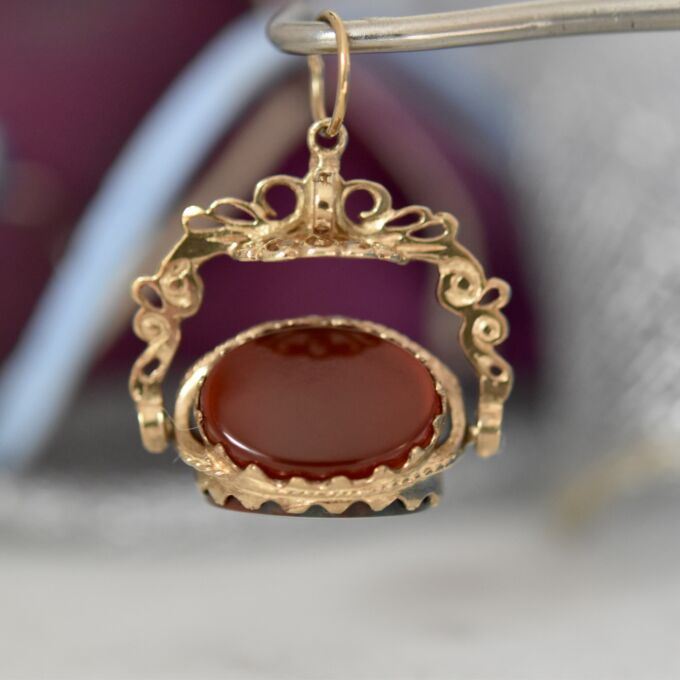 Three Stone Spinner Fob Pendant in 9ct Gold